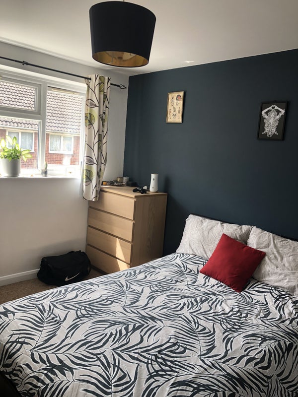 Photo 1: Room 2