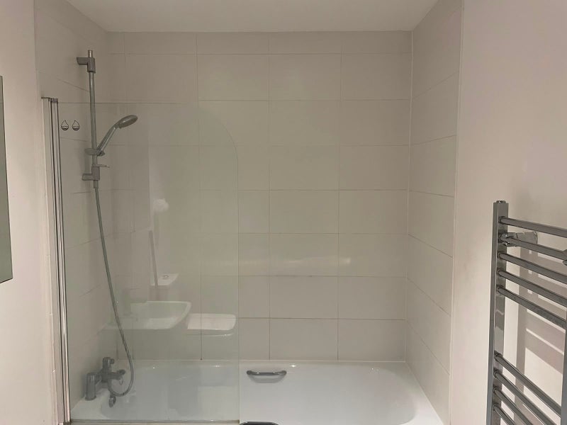 Photo 1: Bathroom 