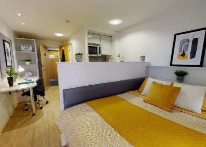 Photo 1: Bedroom