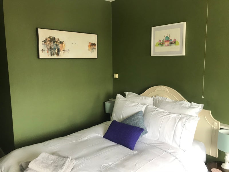 Photo 1: Double bedroom
