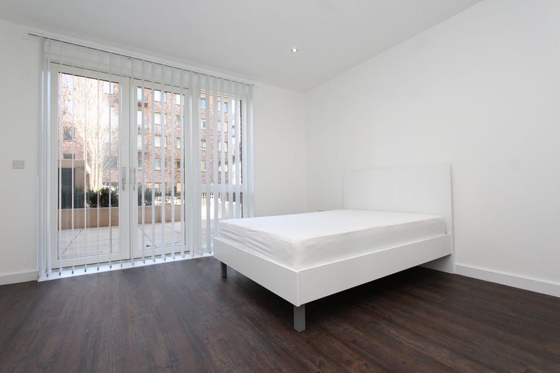 Photo 1: Room 1: £300 per week - Double room couples are welcome - £1,300 per month