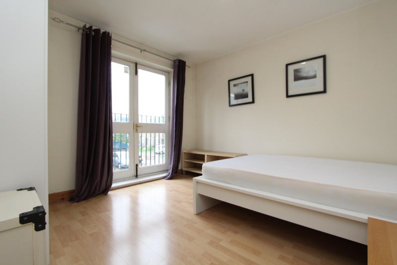 Photo 1: Room 1: £280 per week - Double room couples are welcome - £1,213 per month