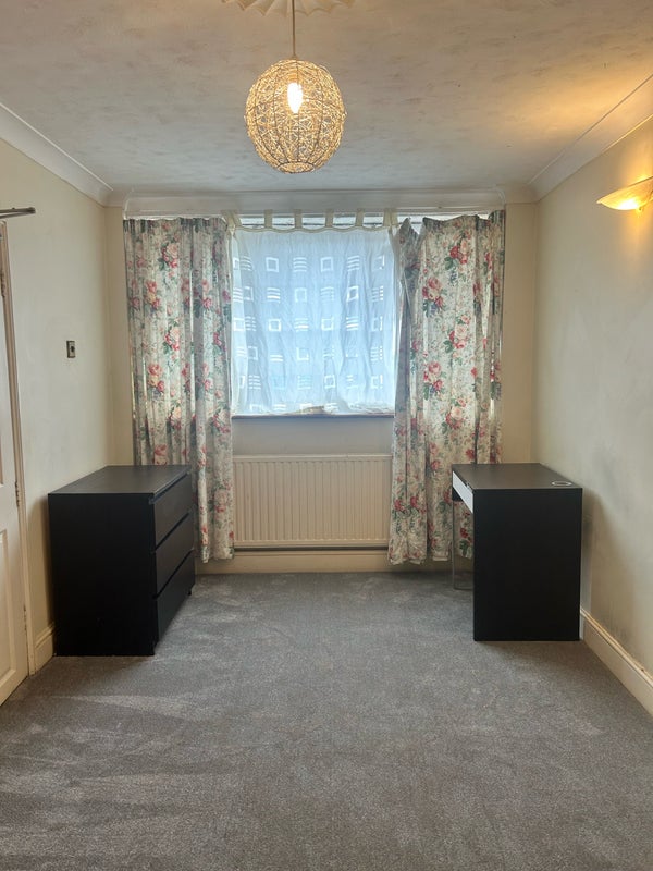 Photo 1: Bedroom 1