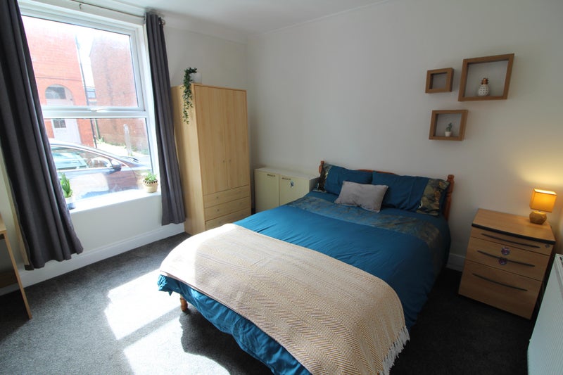 Photo 1: Room 1 (angle 1)