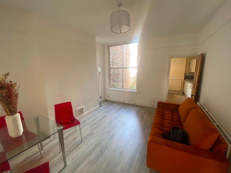 Photo 1: living room