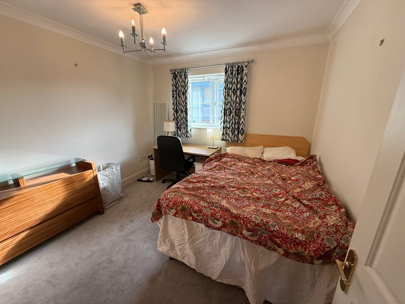 Photo 1: Bedroom