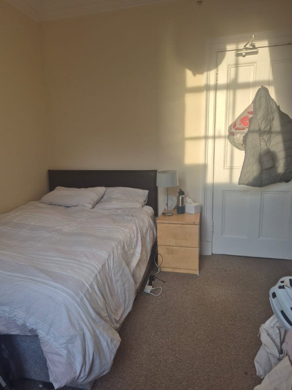 Photo 1: Bedroom