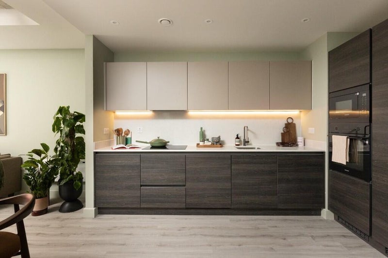 Photo 1: KITCHEN