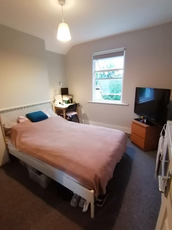 Photo 1: bedroom