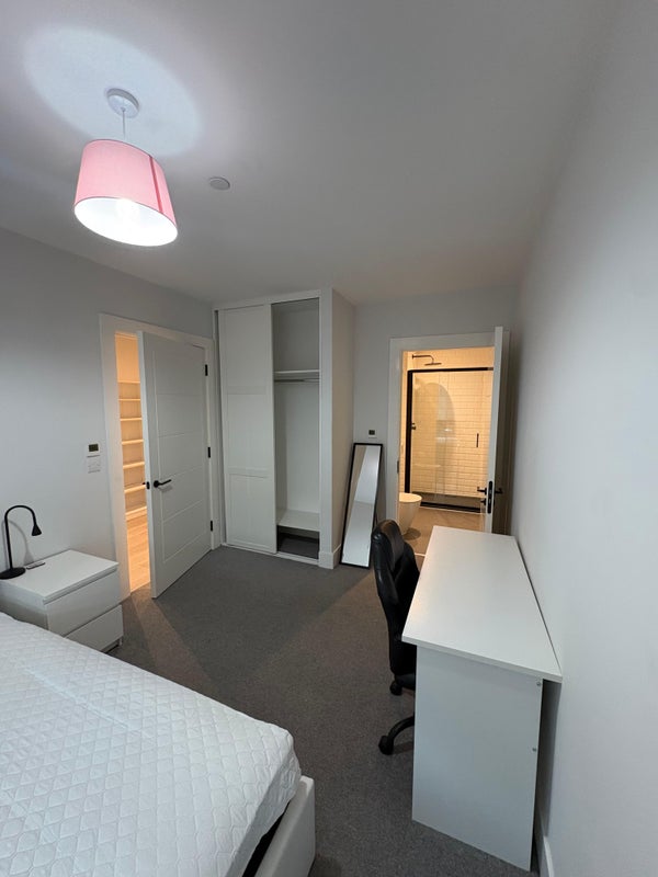 Photo 1: Bedroom