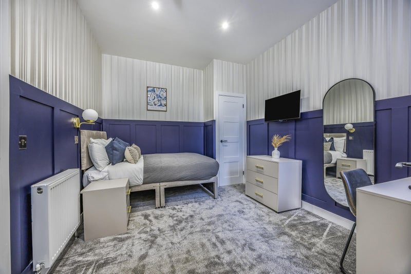 Photo 1: ROOM 7 WITH ENSUITE £750