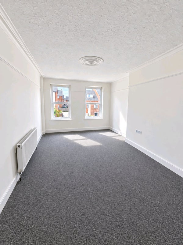 Photo 1: 5 x 4 metre Large Double