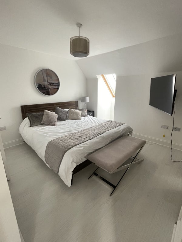 Photo 1: Bedroom