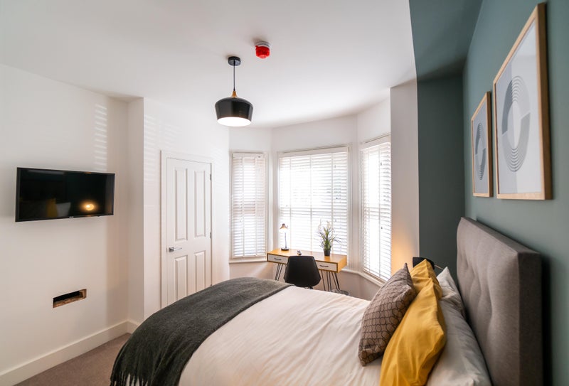 Photo 1: Room 1