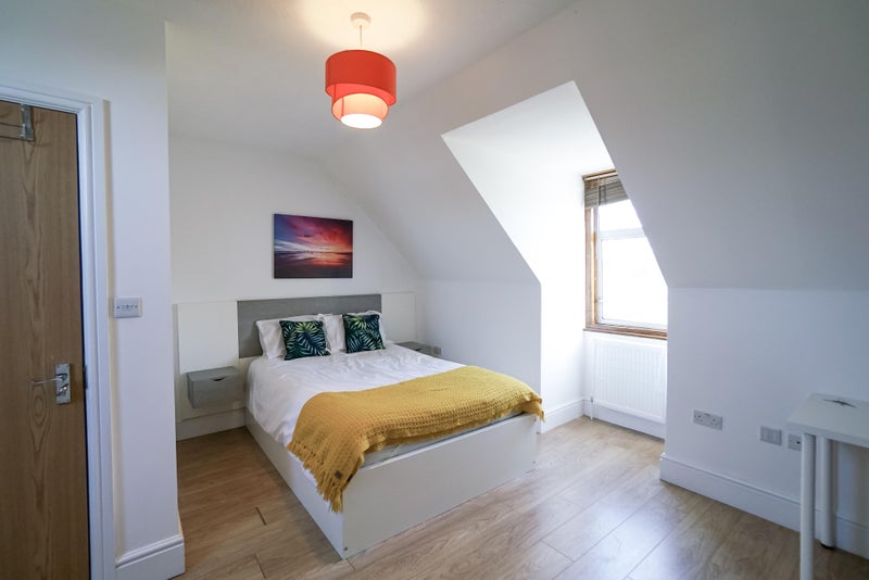 Photo 1: Room 6