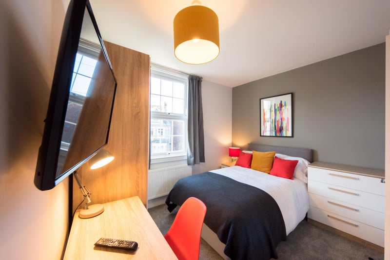 Photo 1: Room 5