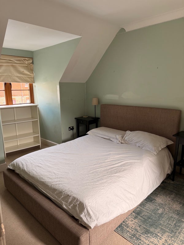Photo 1: Bedroom 
