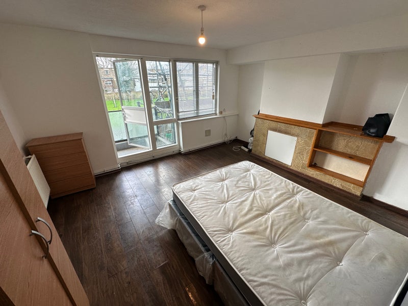 Photo 1: ROOM A + balcony