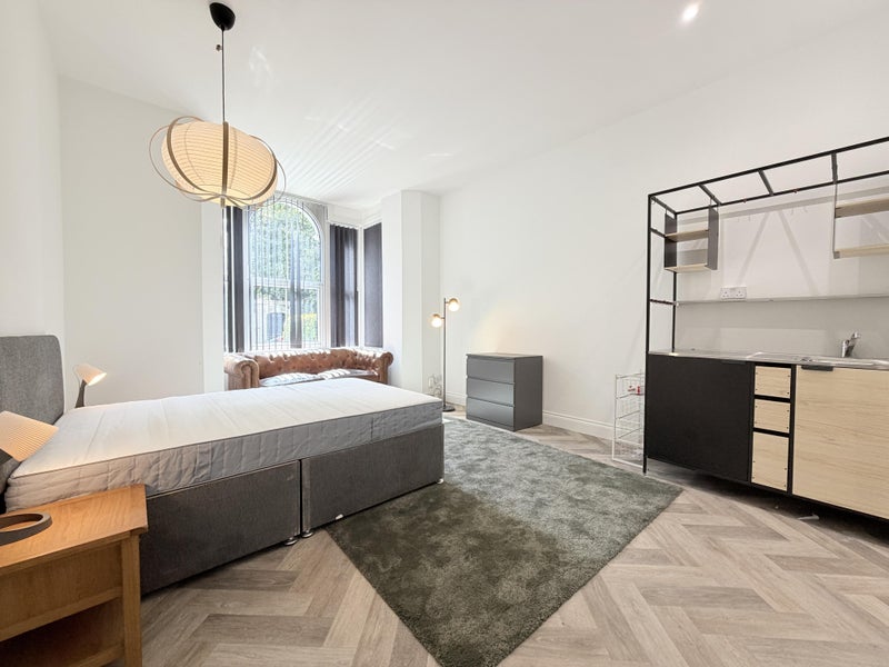 Photo 1: Room 1