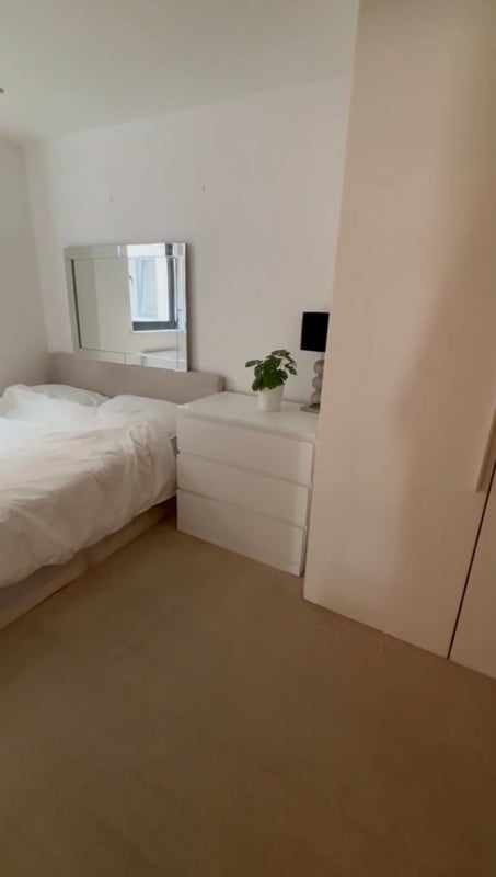 Photo 1: bedroom 