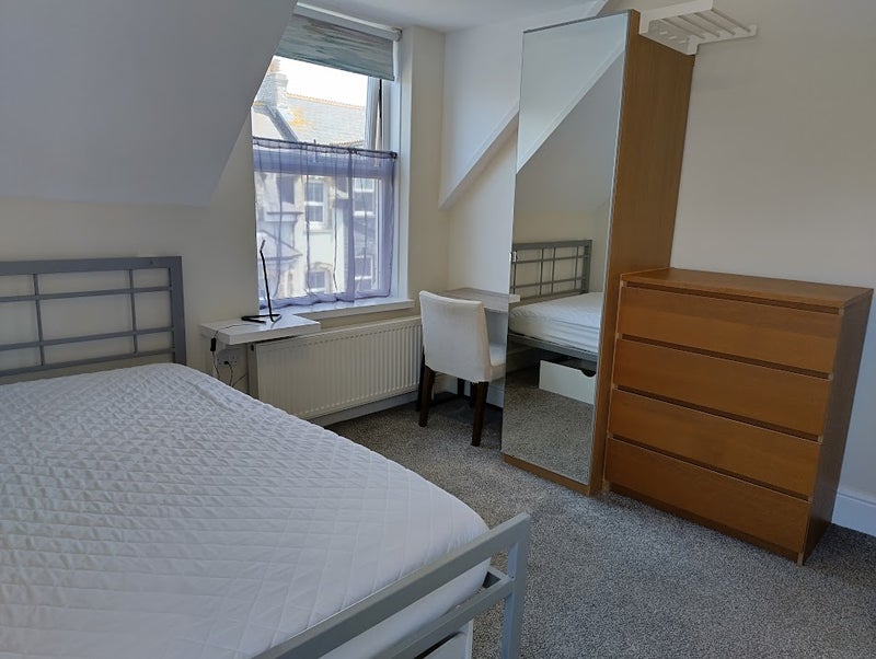 Photo 1: Mirrored wardrobe, 4 drawer chest, desk & chair, usb point next to bed