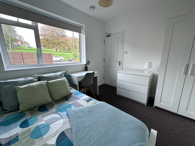 Photo 1: R1 - Double Ensuite - £750