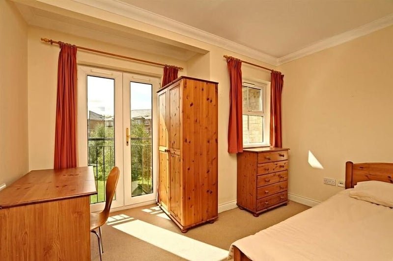 Photo 1: Your room (furniture is replaced)