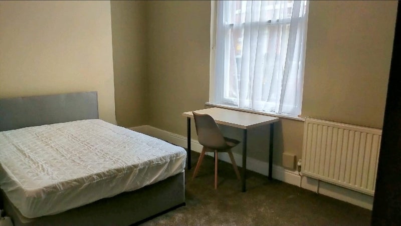 Photo 1: Double bed room 