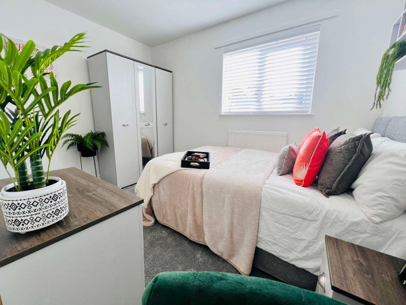 Photo 1: bedroom6