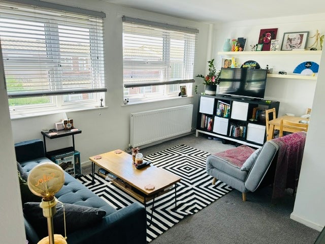 Photo 1: Living room