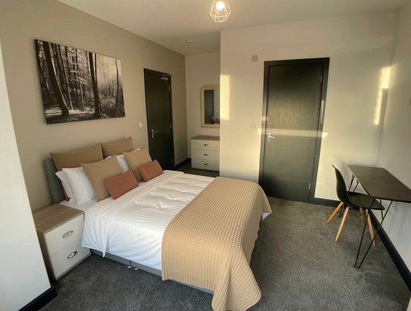 Photo 1: Room 1