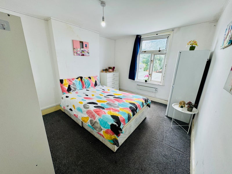 Photo 1: ROOM 2 
