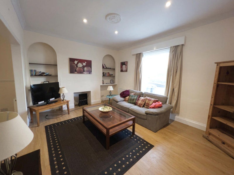 Photo 1: Sitting room