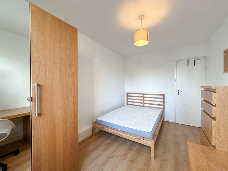 Photo 1: Bedroom