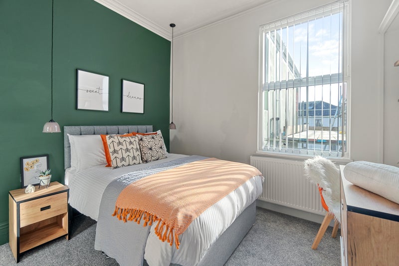 Photo 1: Room 5