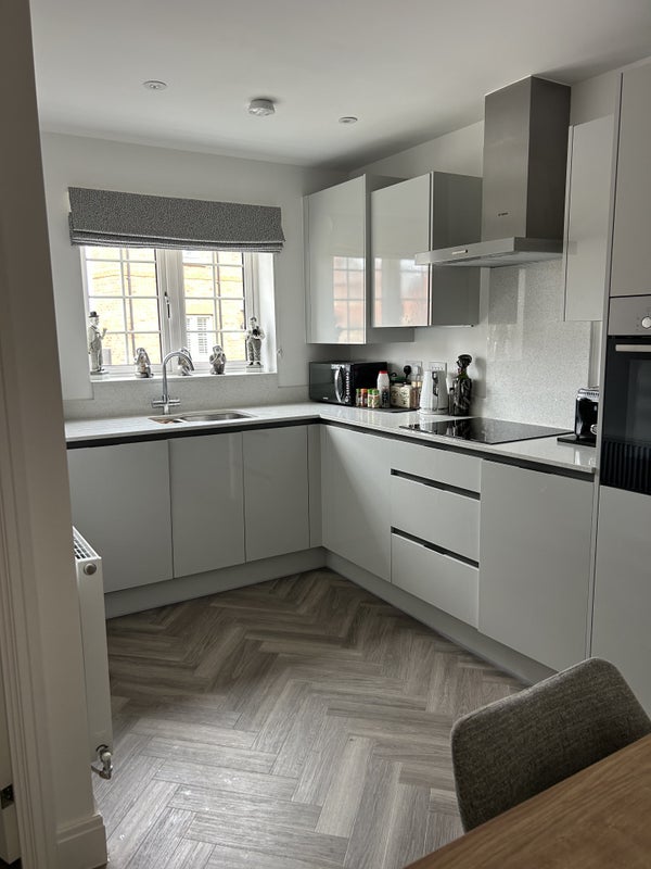 Photo 1: Kitchen