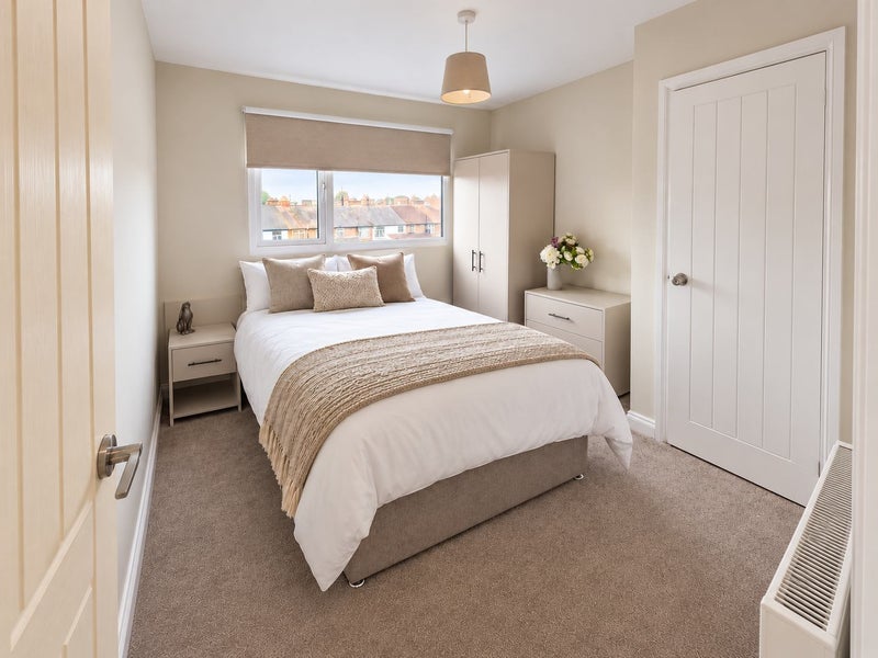 Photo 1: Bedroom