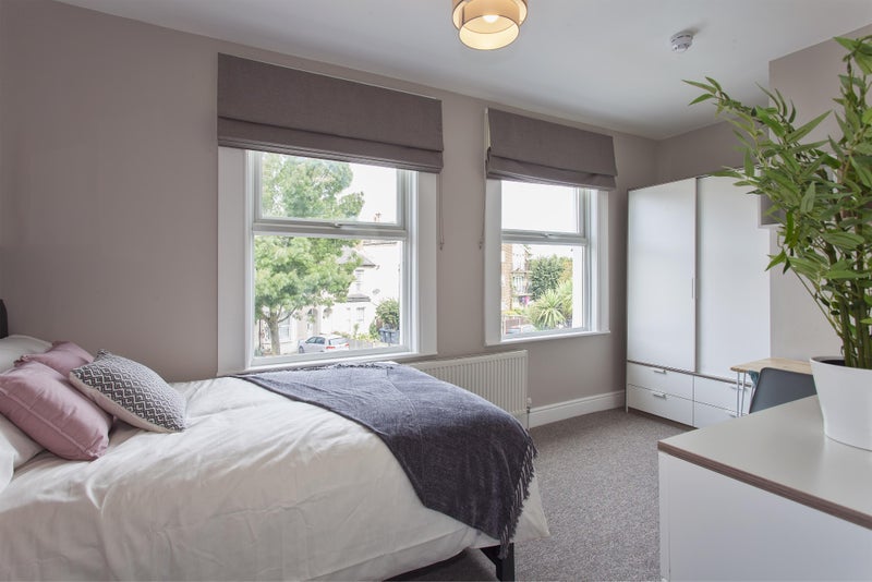 Photo 1: bedroom