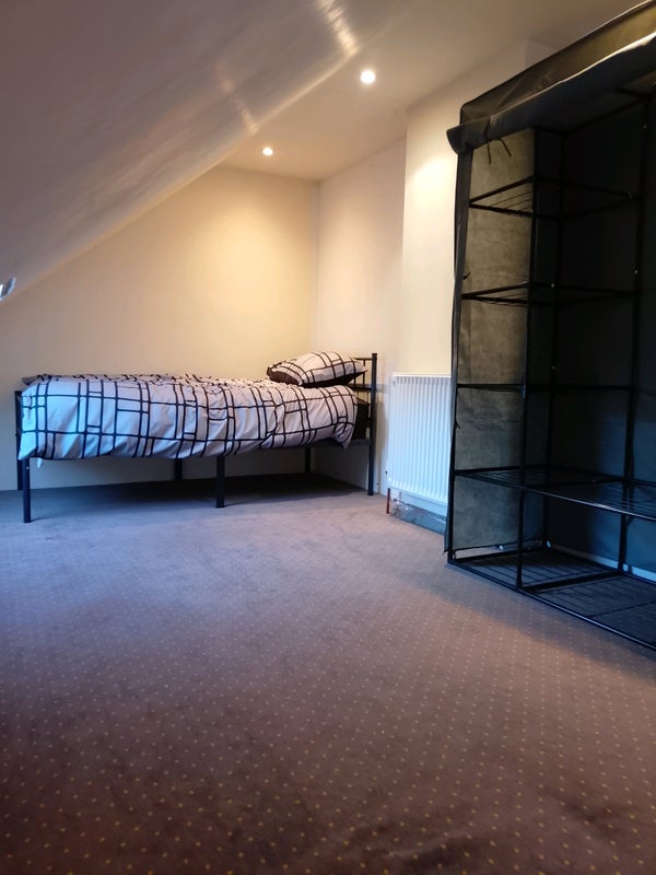 Photo 1: Loft Room 1