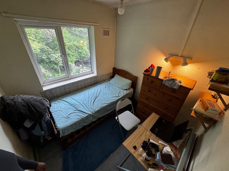 Photo 1: Single Room