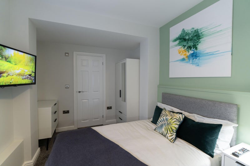 Photo 1: Room 2