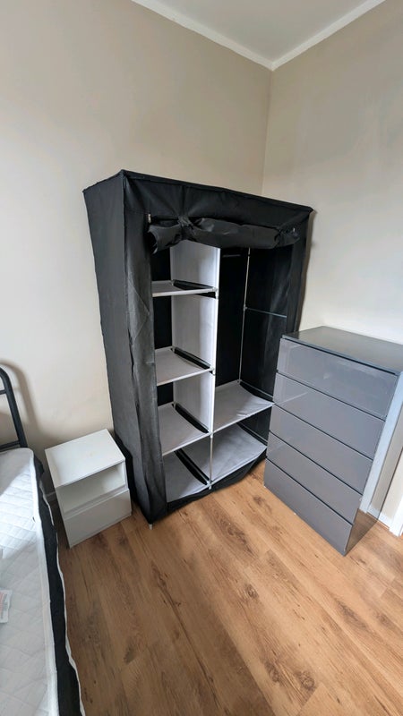 Photo 1: Single room