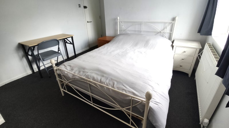 Photo 1: Room 4 Double Room to Rent Northgate Crawley