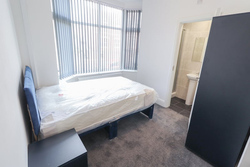 Photo 1: Room 1