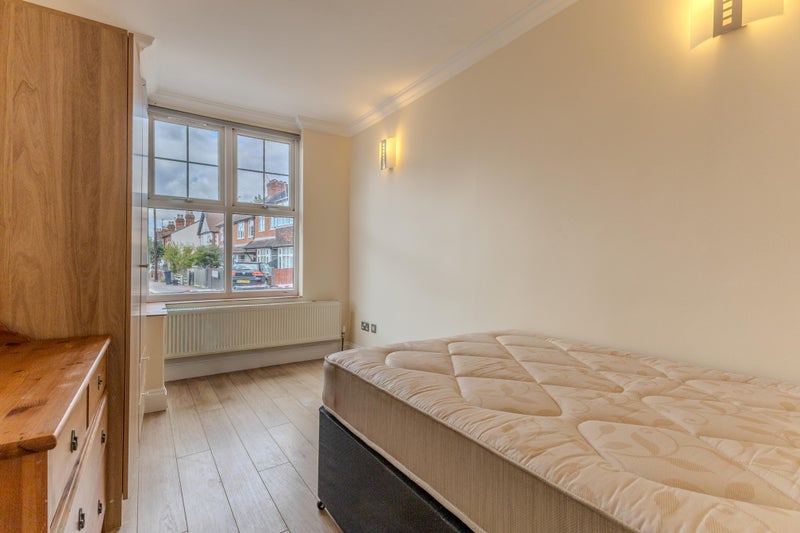 Photo 1: Room 1