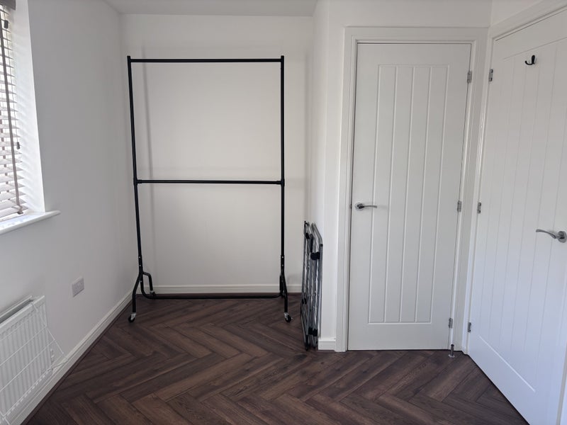Photo 1: Double bedroom