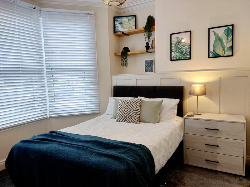 Photo 1: Room 1