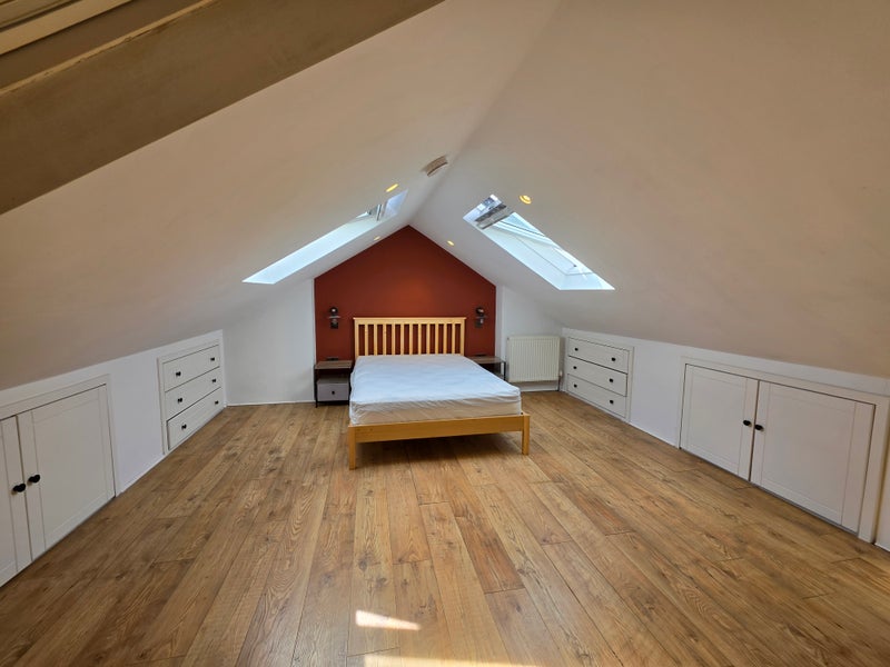 Photo 1: Bedroom 1