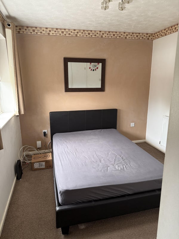 Photo 1: Double Bedroom