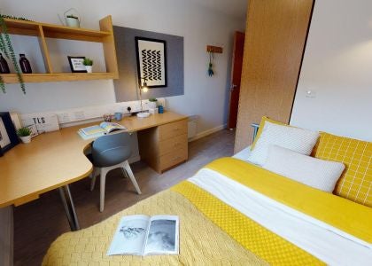 Photo 1: Bedroom 